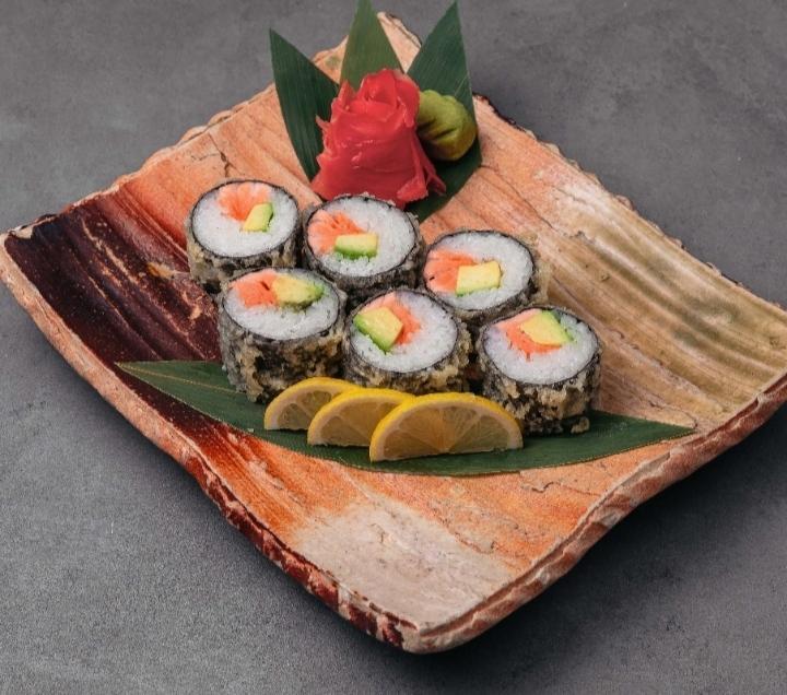 Qızıl balıq və avakado tempura bükmə 