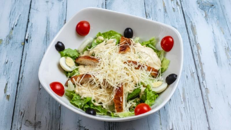 Sezar salatı