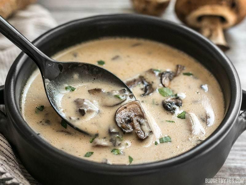 CREAMY MUSHROOM SOUP (V)