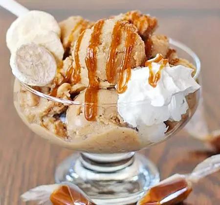Yerfındığı və karamel ice-cream kokteyl