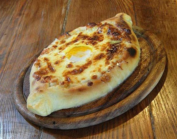 Kaşarlı yumurtalı pide