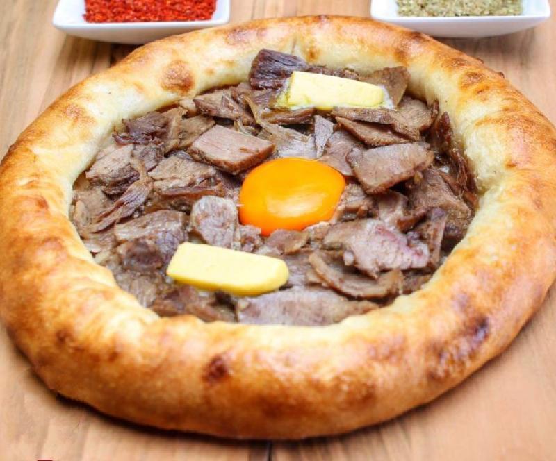 Qovurmalı yumurtalı pide