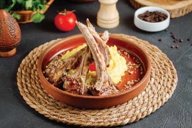 Quzu qabırğaları izgarada qozlu