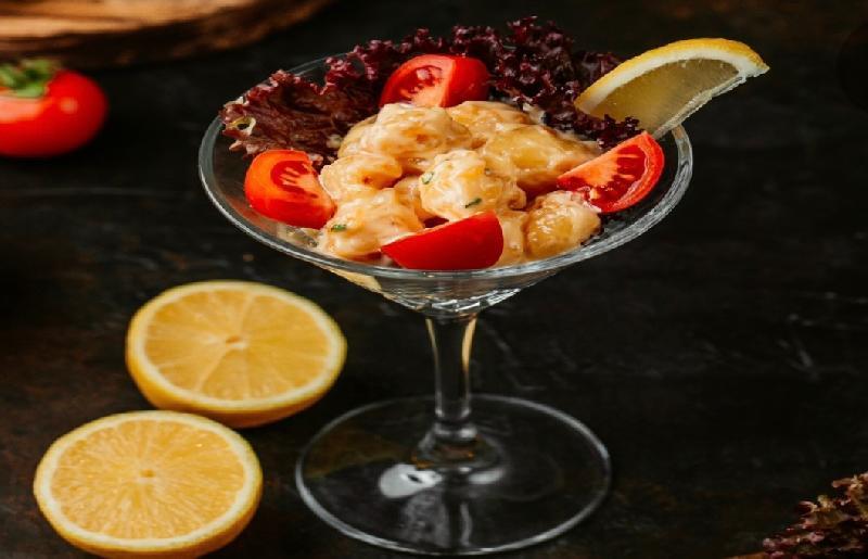 Manqo souslu krevet salatı