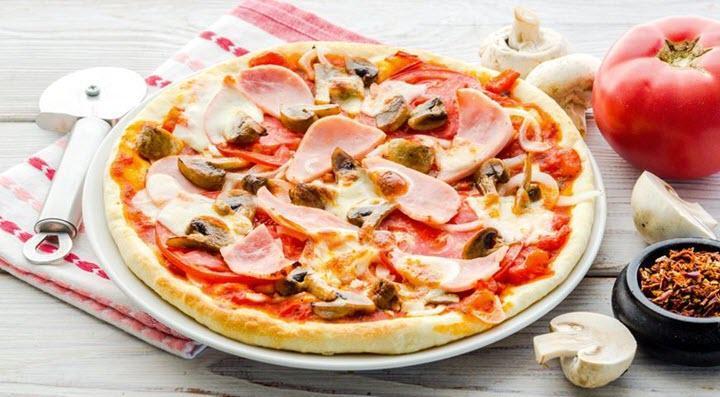 Göbələkli salamı Pizza