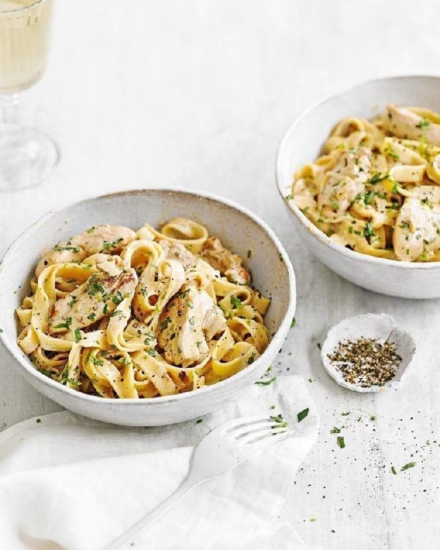 Toyuq tagliatelle