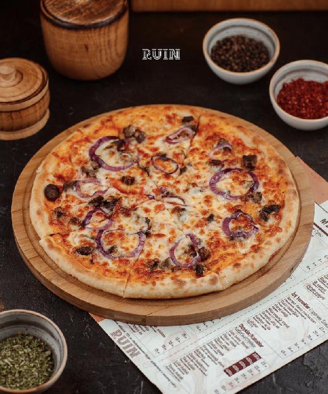Ətli pizza