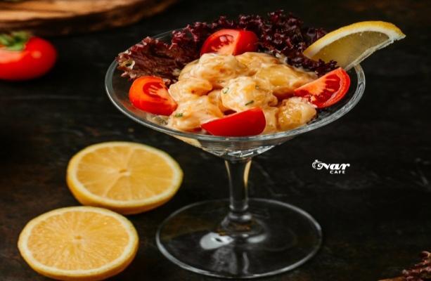 Manqo souslu krevet salatı