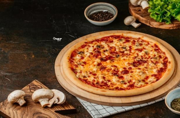 Toyuqlu və göbələkli pizza 