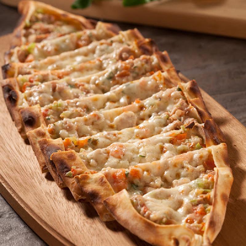 Kuşbaşılı Kaşarlı Pide 