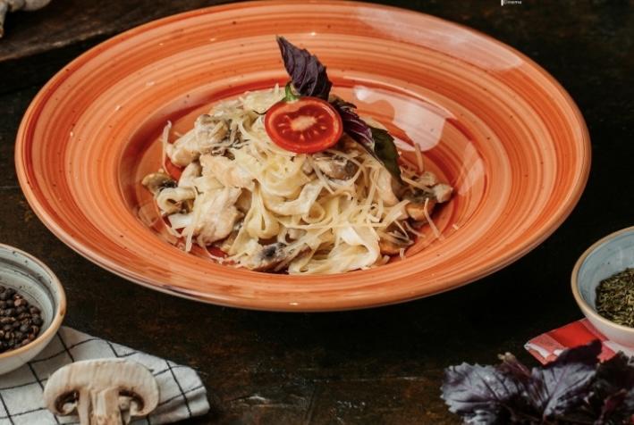 Toyuq tagliatelle