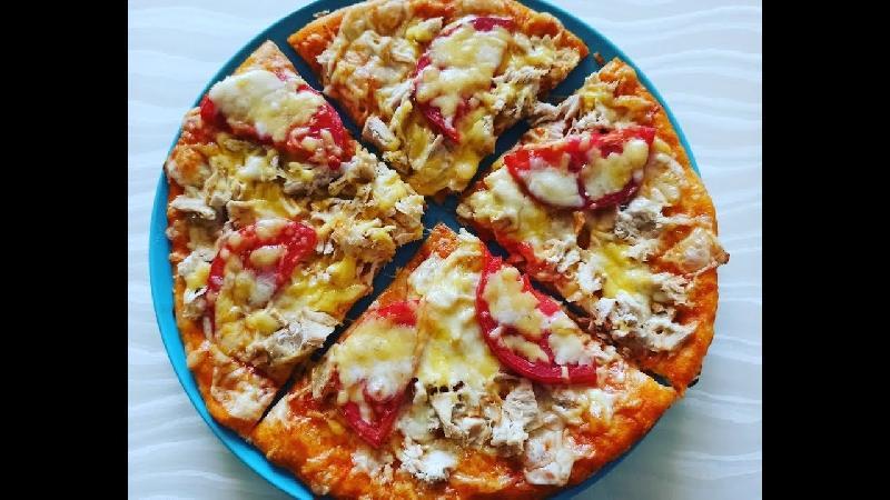 Toyuqlu Və Pomidorlu Pizza