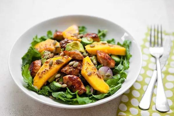 Manqo souslu krevet salatı