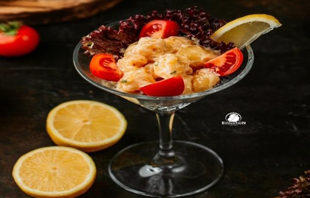 Manqo souslu krevet salatı