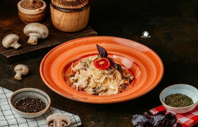 Toyuq tagliatella