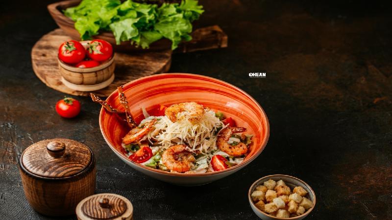 Toyuqlu Və Krevetli Sezar Salatı