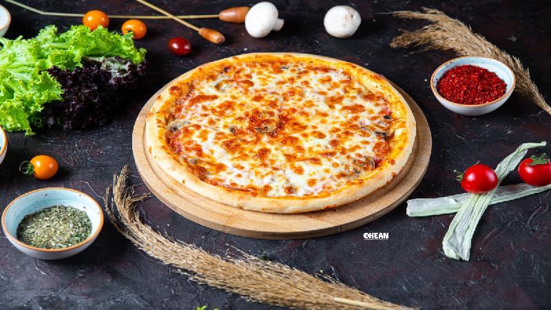Göbələkli Salami Pizza