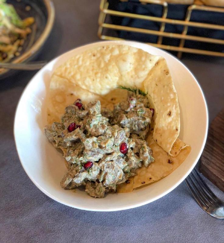 Gürcüsayağı göbələk salatı