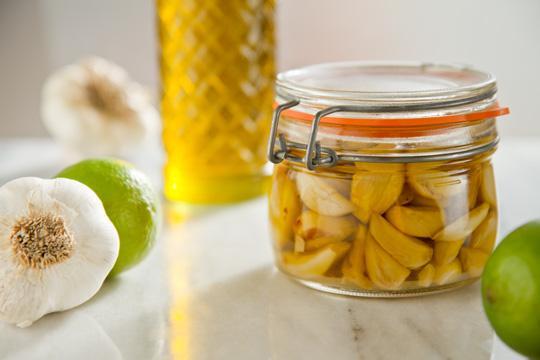 SPICED ROASTED GARLIK IN OLIVE OIL 