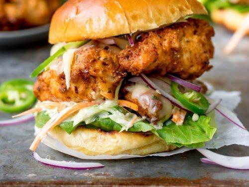 CRISPY CHICKEN BURGER