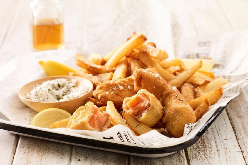 SALMON FISH & CHIPS 