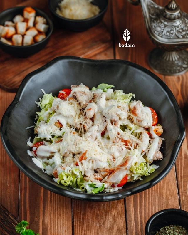 Sezar Salatı Toyuq