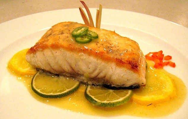 Nərə balığı ananas sousunda