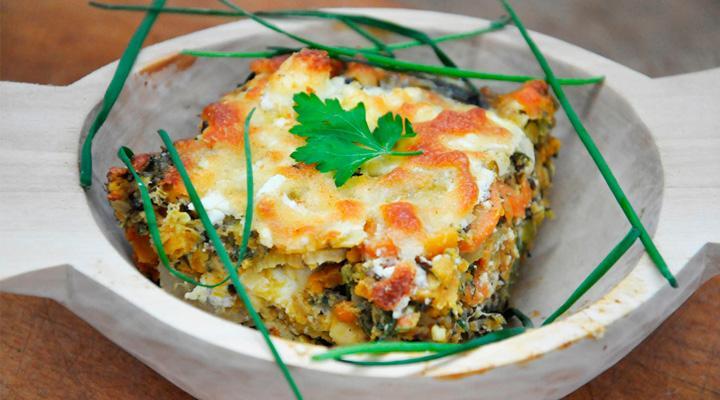 Rakott zöldségek feketelencsével, dióval, gruyère sajttal
