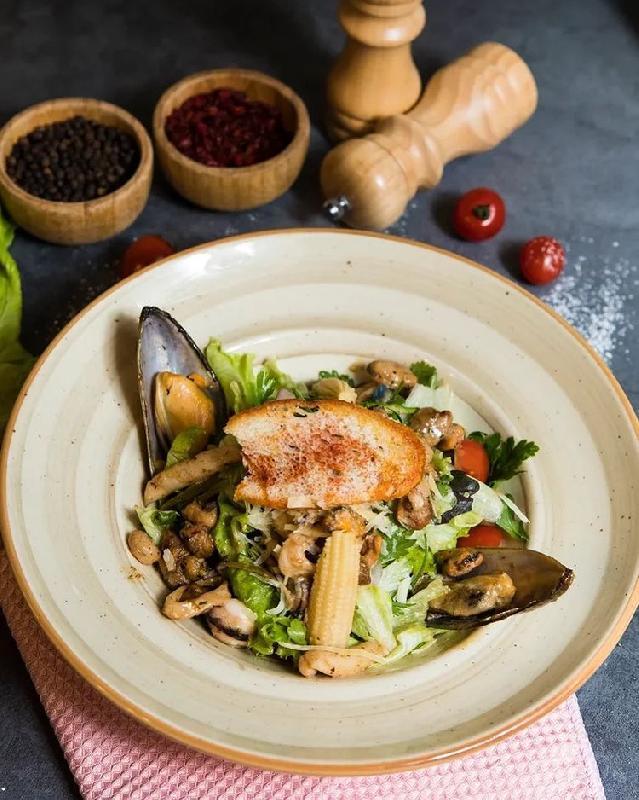 Dəniz məhsulları salatı