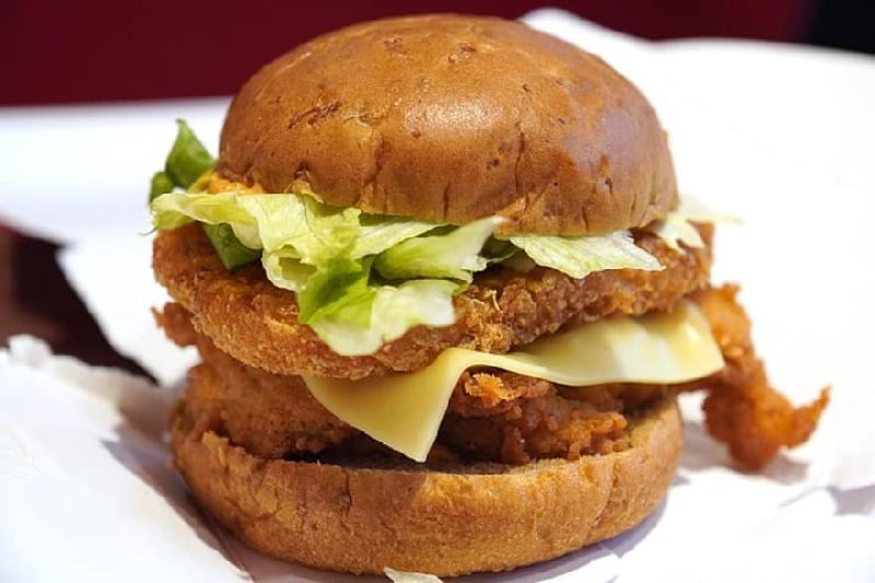 Toyuq burger 
