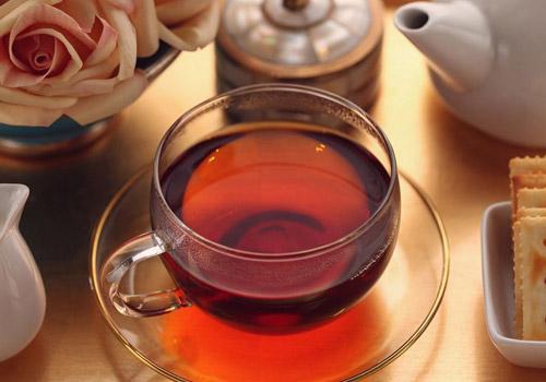 Fincan çay qara