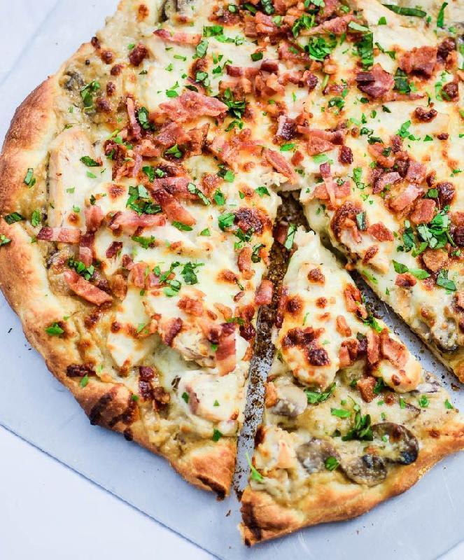 Pizza Toyuq & Göbələk