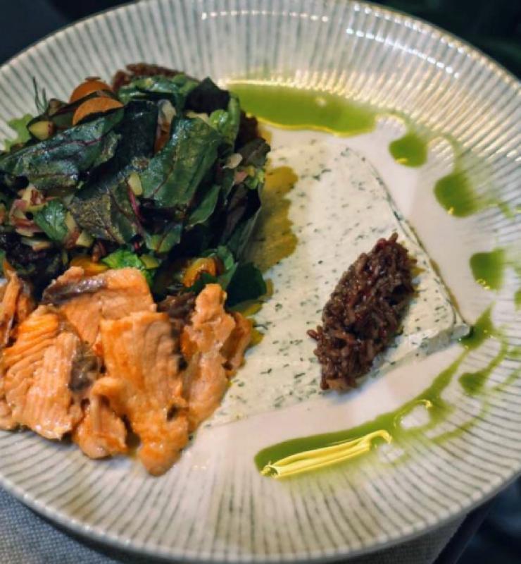 Salad salmon