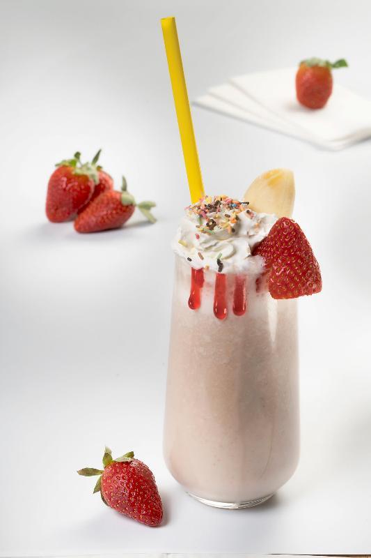 Frappe çiyələkli