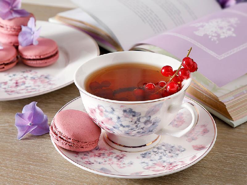 Çay fincan qurabiyə ilə