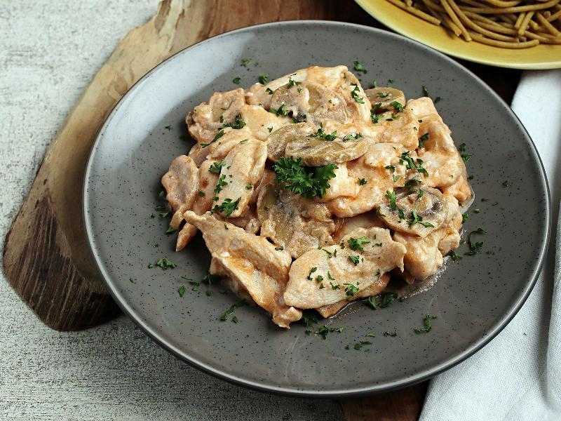 Toyuq Stroganoff