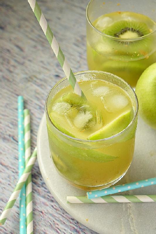 Apple &. Kiwi
