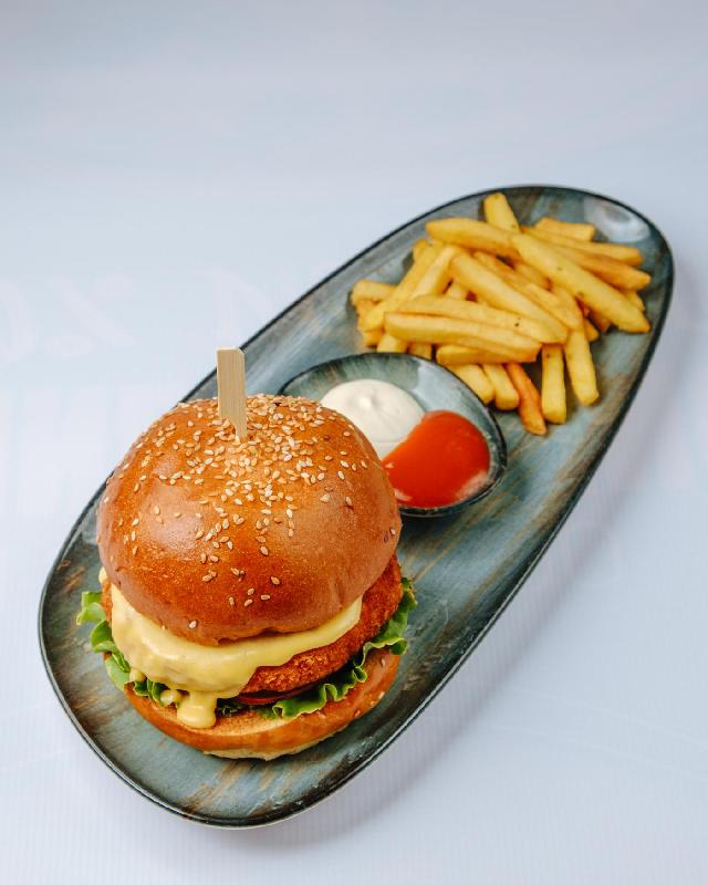 Xırçıldayan Toyuq Burger