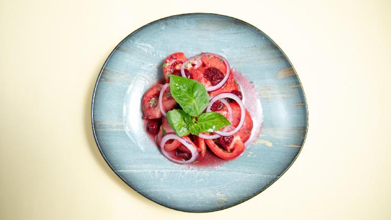 Vişnəli Pomidor Salatı 