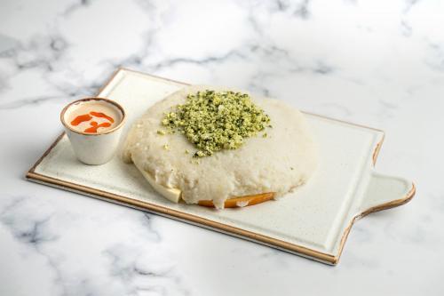 Мамалыга с сыром и соусом баже  / 500г
