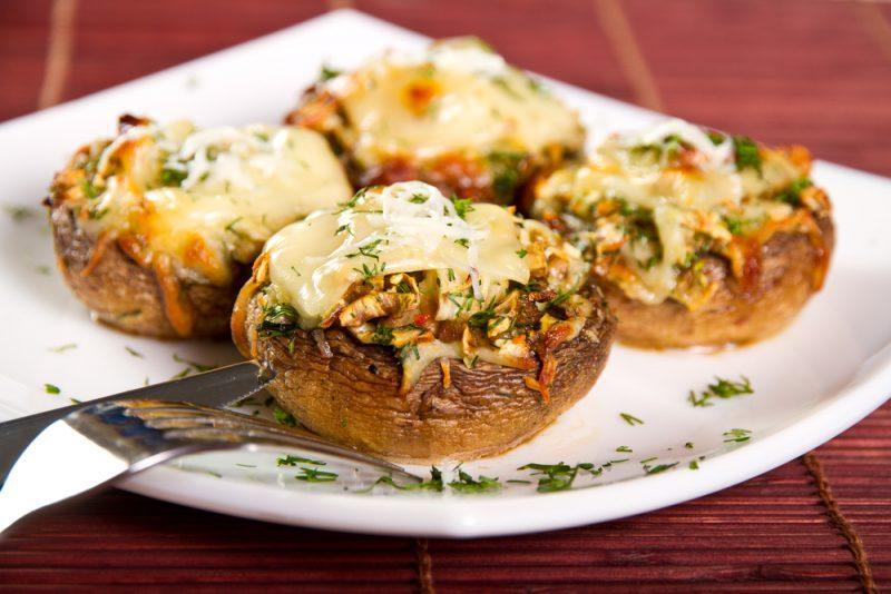 Грибные шапочки фаршированные с мясом