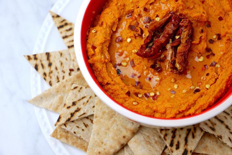 RED BELL PEPPER & SUN-DRIED TOMATO HUMMUS