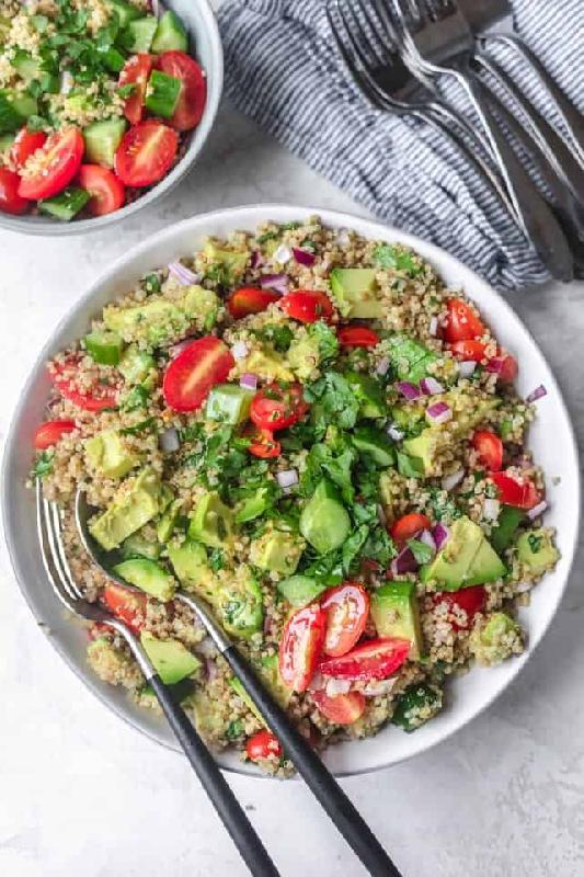 AVOCADO & QUINOA SALAD