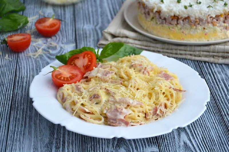Паста как рабонара с беконом