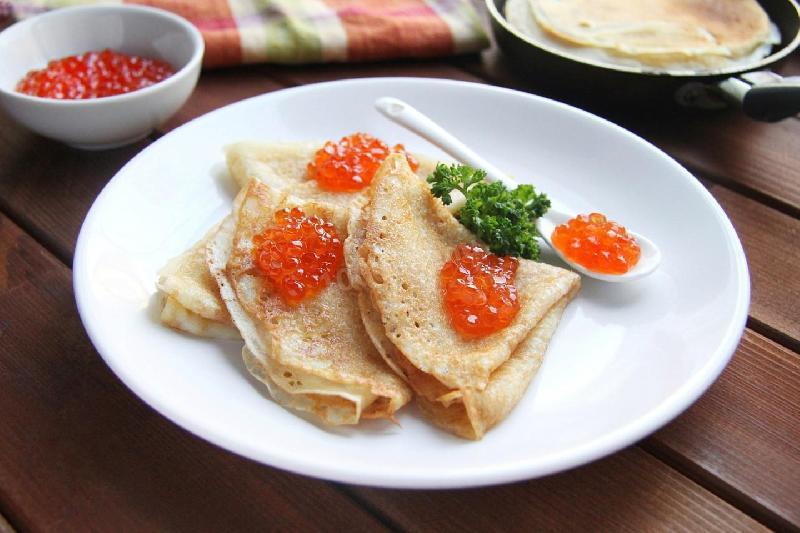 Блины с лососевой икрой.
