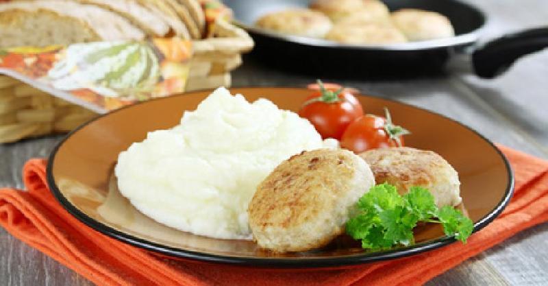 Куриная котлета с картофельным.