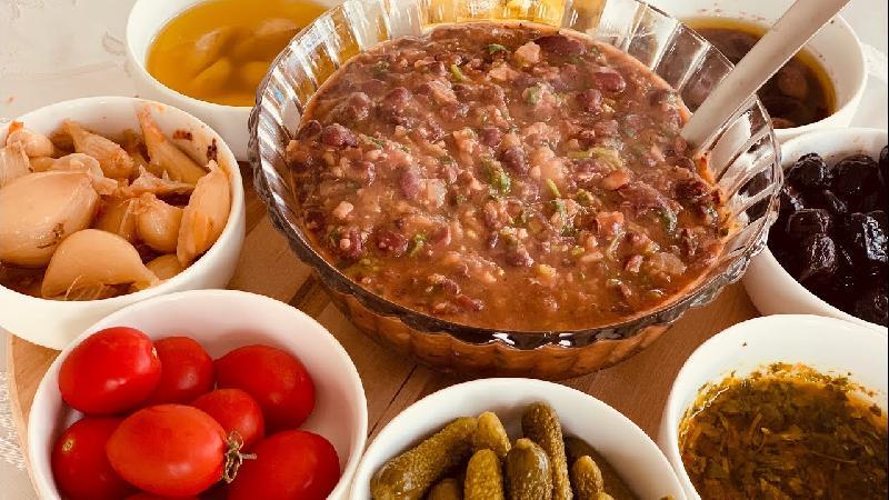 Лобио по-рачински с ветчиной.