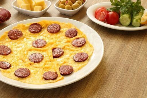 Omlet Sucuqlu