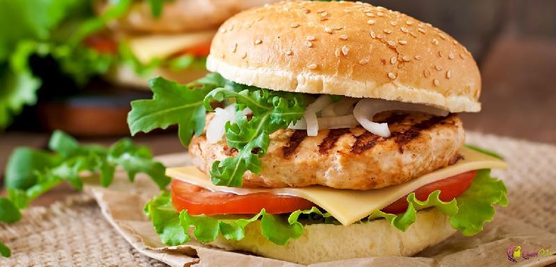 Toyuq Burgeri (seçimə görə pendir)