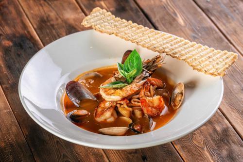 Суп с морепродуктами  / 300 г